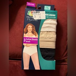 Women’s size 9 Fruit of the Loom briefs